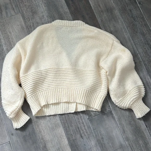 Beautiful Vine Tree sweater w flowers - Picture 7 of 8